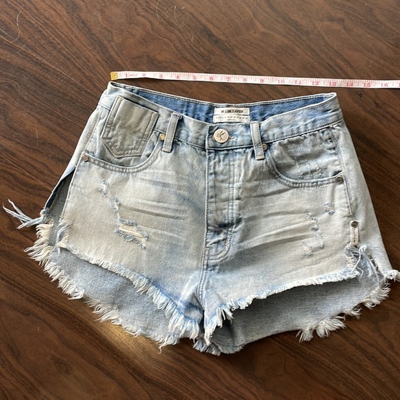 One Teaspoon Le Wolves Shorts - Picture 3 of 4